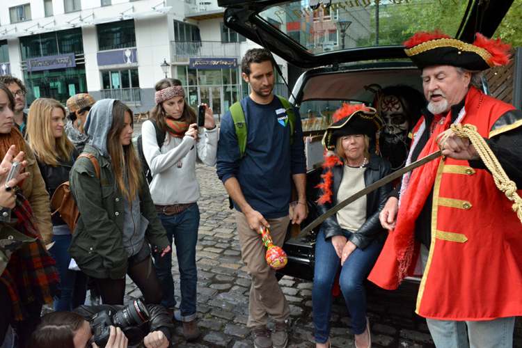 استفاده از تورهای Pirate Walks