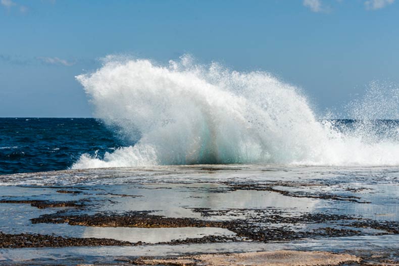 راهنمای کامل سفر به کشور مالت (قسمت اول) امواج آب