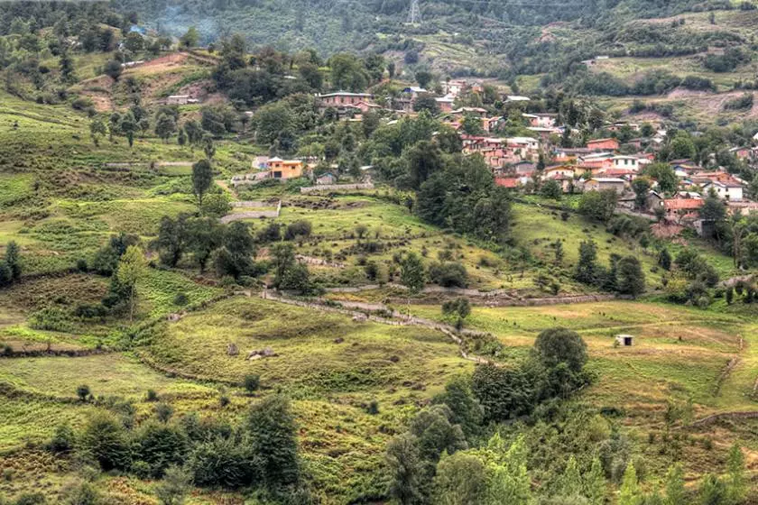 آب گرم و روستای لاویج؛ آشنایی با مقاصد تورهای طبیعت گردی ایران