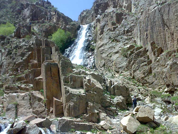 آبشار عیش ‌آباد