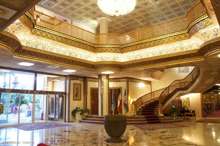 ورودی اصلی هتل عباسی