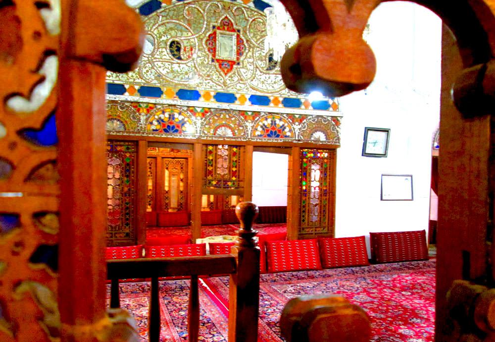 نمایی از داخل حسینه امینی ها 