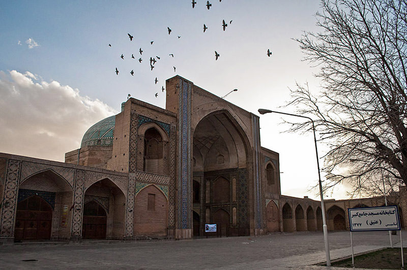 تصویری از ایوان اصلی مسجد جامع قزوین 