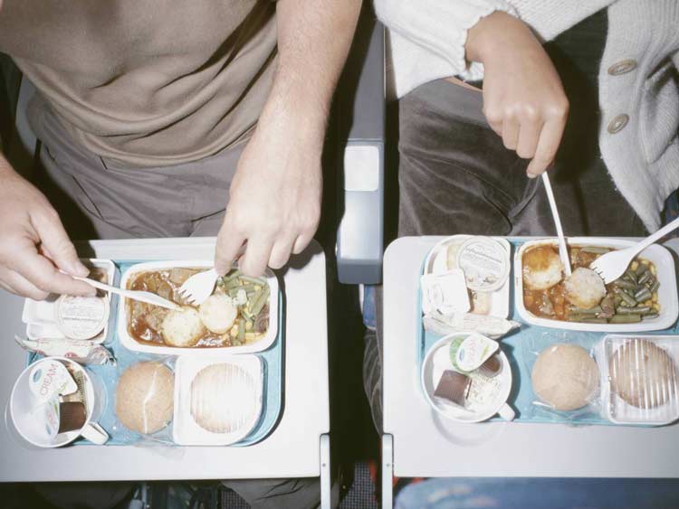 چرا غذاهای هواپیما خوشمزه نیست؟ ۱۰