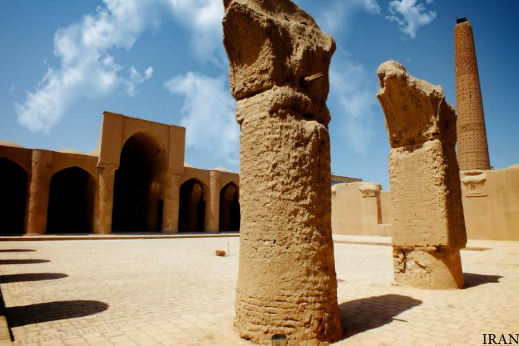 مسجد تاریخانه دامغان