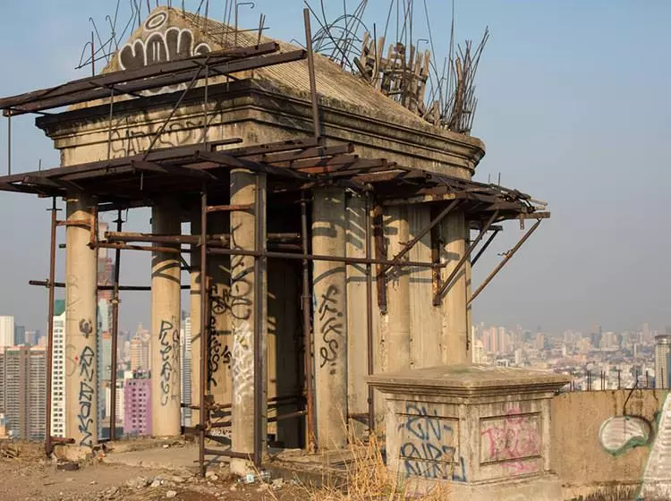 ساختمان ساتورن یونیک