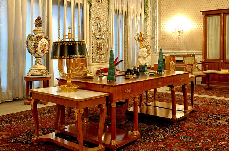 میز کار محمدرضا پهلوی صاحبقرانیه نیاوران