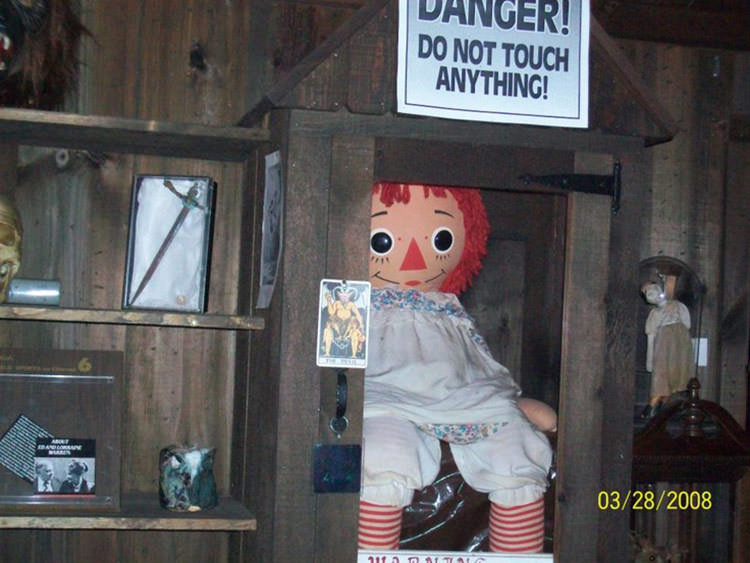 عروسک آنابل