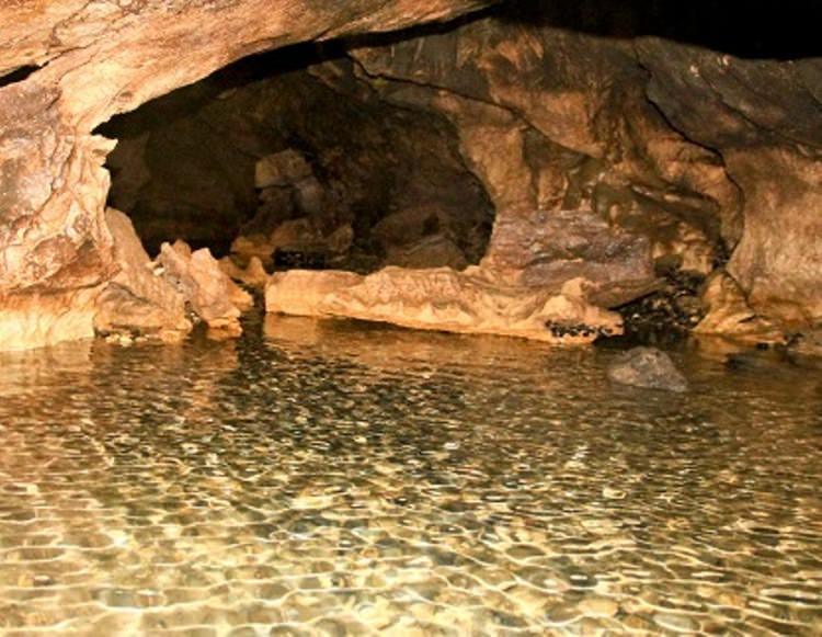 غار آبی دانیال