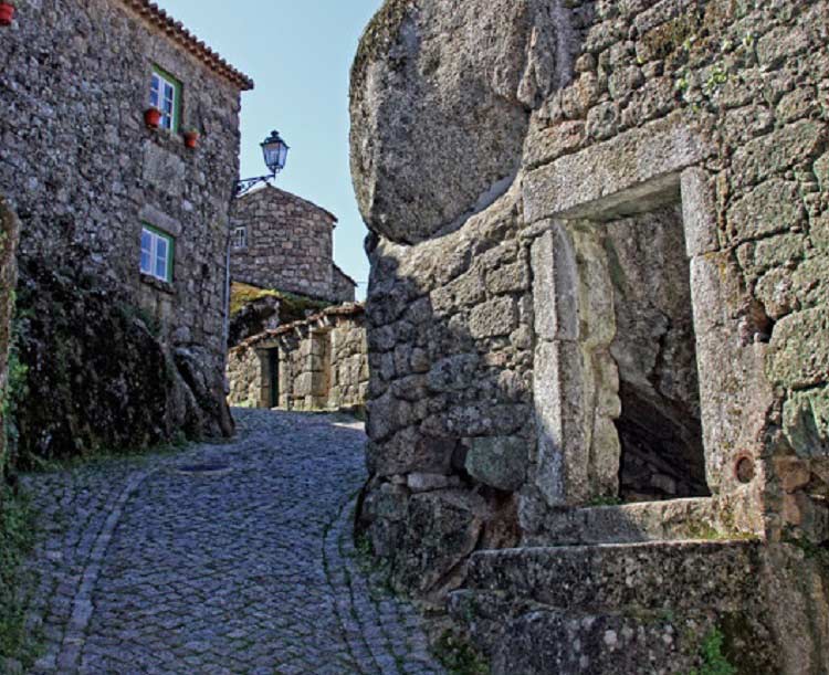 روستای مونسانتو در پرتغال