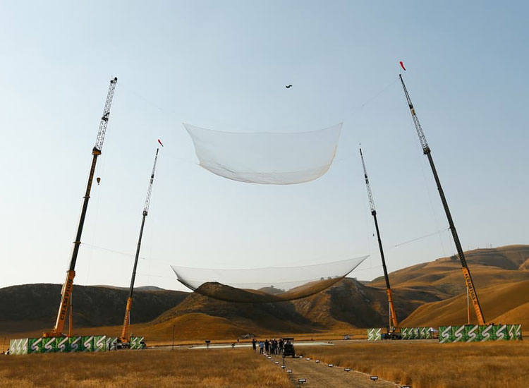 سقوط آزاد چترباز امریکایی از ارتفاع ۷.۶ کیلومتری زمین