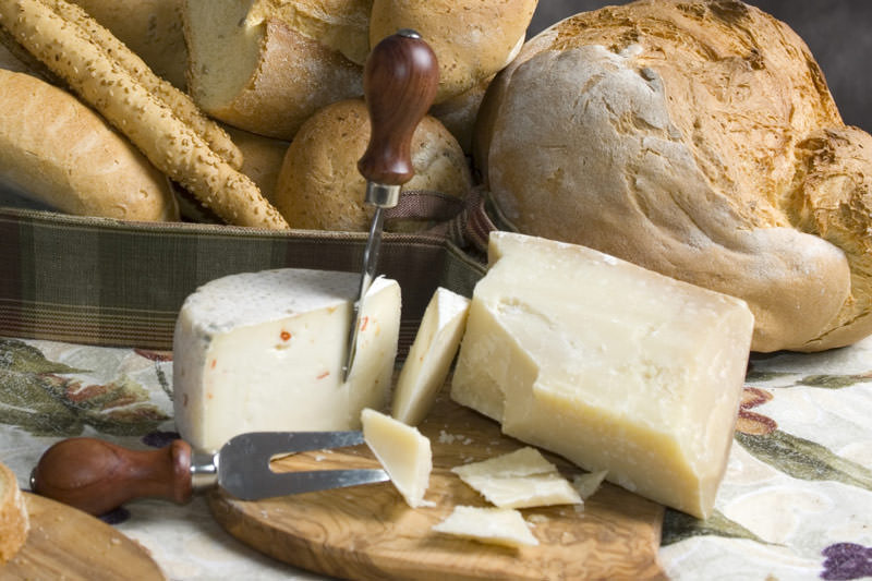 پنیر و نان پاریس