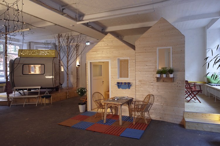 Caravan Hotel