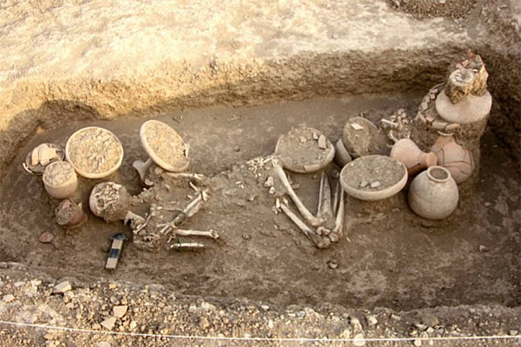 کشف یک گور باستانی در مسیر پروژه خط لوله گاز سمنان- مازندران