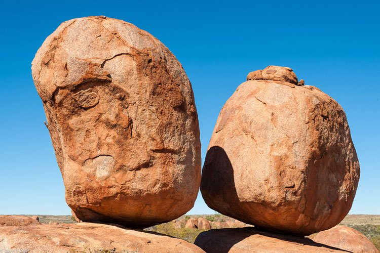 devils_marbles_2