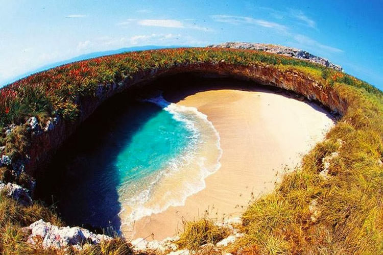 hidden-beach-puetro-vallarta-mexico-woe1