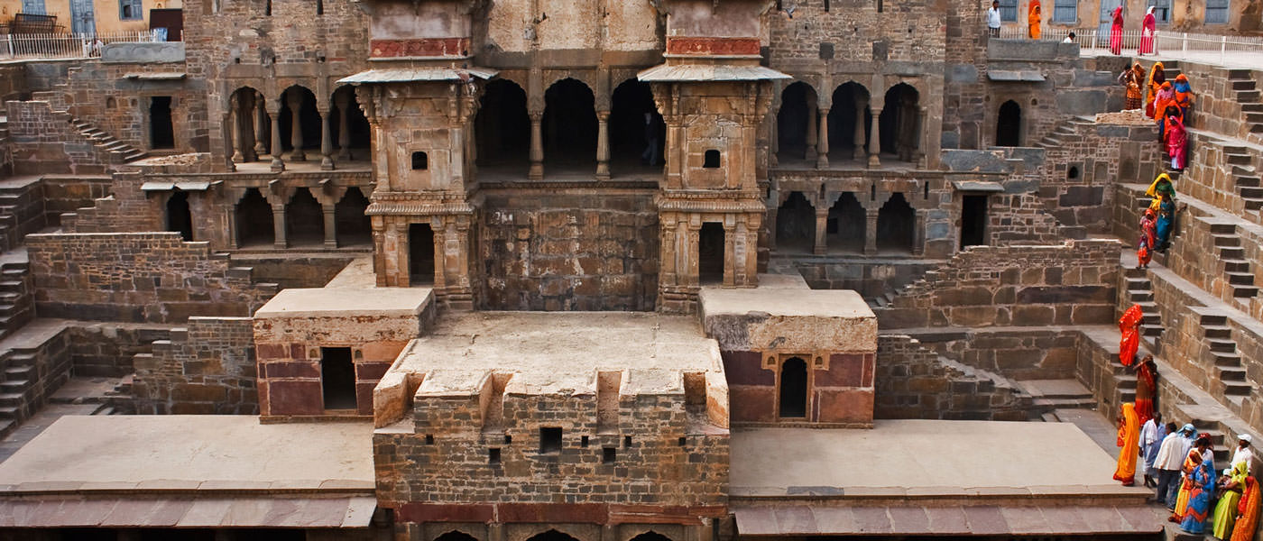 عبور از میان پله‌هایی به قدمت تاریخ هندوستان