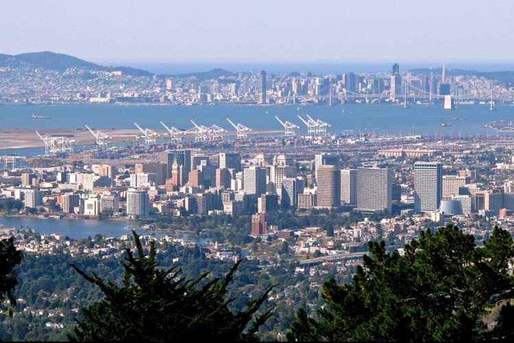 copblock-policeaccountabilitytour-stop-oakland-skyline-bay