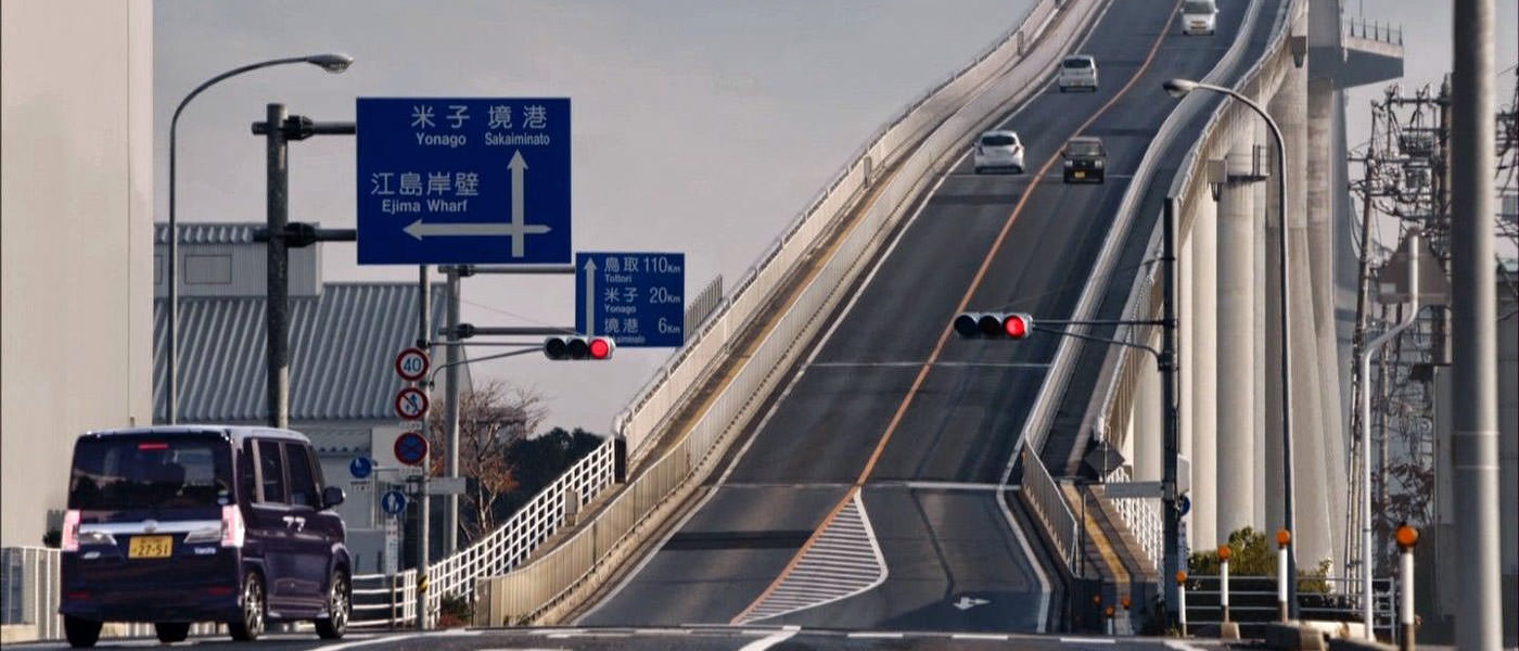 این پل در ژاپن شبیه رولرکاستر است!