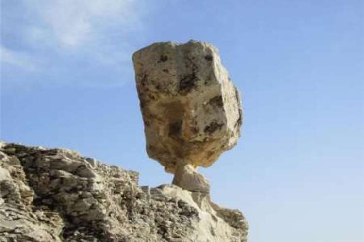 سنگ چهره اثر طبیعی سرفاریاب یاسوج تخریب شد - کجارو