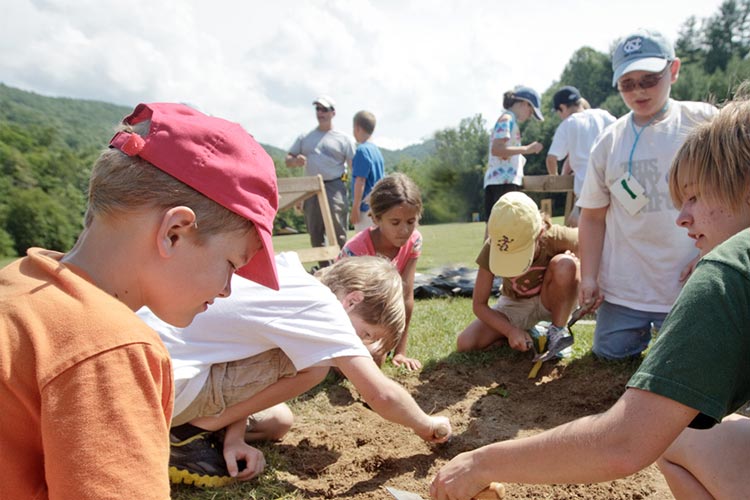 آشنایی کودکان با باستان‌شناسی