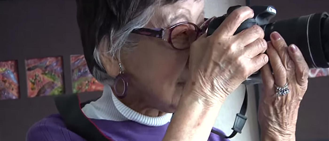 نخستین زن فتوژورنالیست ژاپنی در سن ۱۰۱ سالگی عکاسی می‌کند