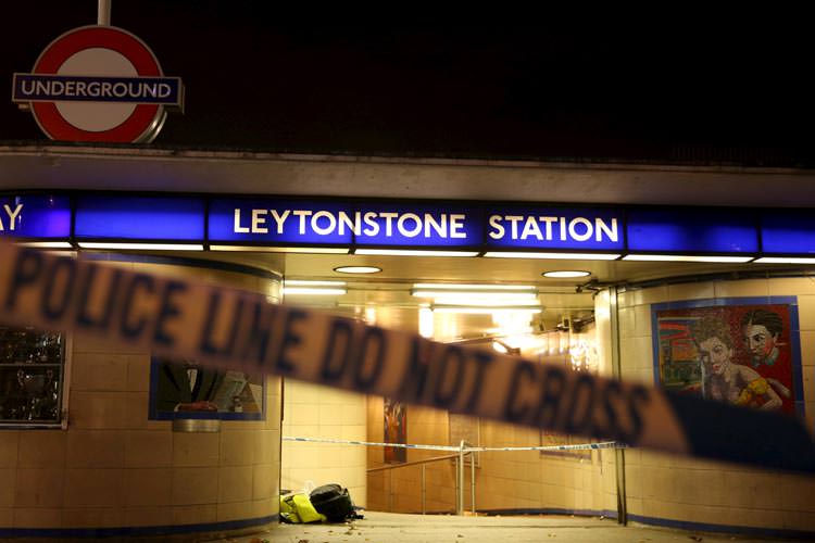 ۳ نفر زخمی در جریان حمله به مترو لندن با فریاد "به خاطر سوریه"