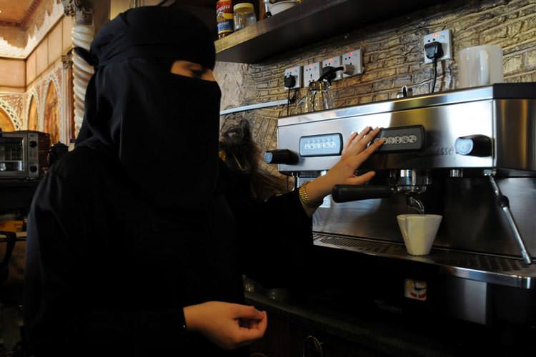 عربستان صعودی به ساکنین خارجی کشور که بخش زیادی از آنها هندی هستند وابسته است.