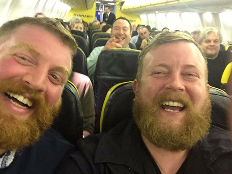 دو تن از مسافران بعد از ورود به هواپیما همزاد خود را پیدا کردند