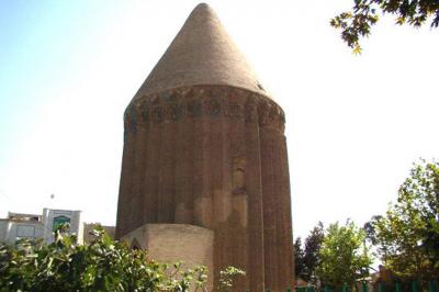 برگزاری نمایشگاه صنایع دستی ورامین در برج تاریخی علاالدین 