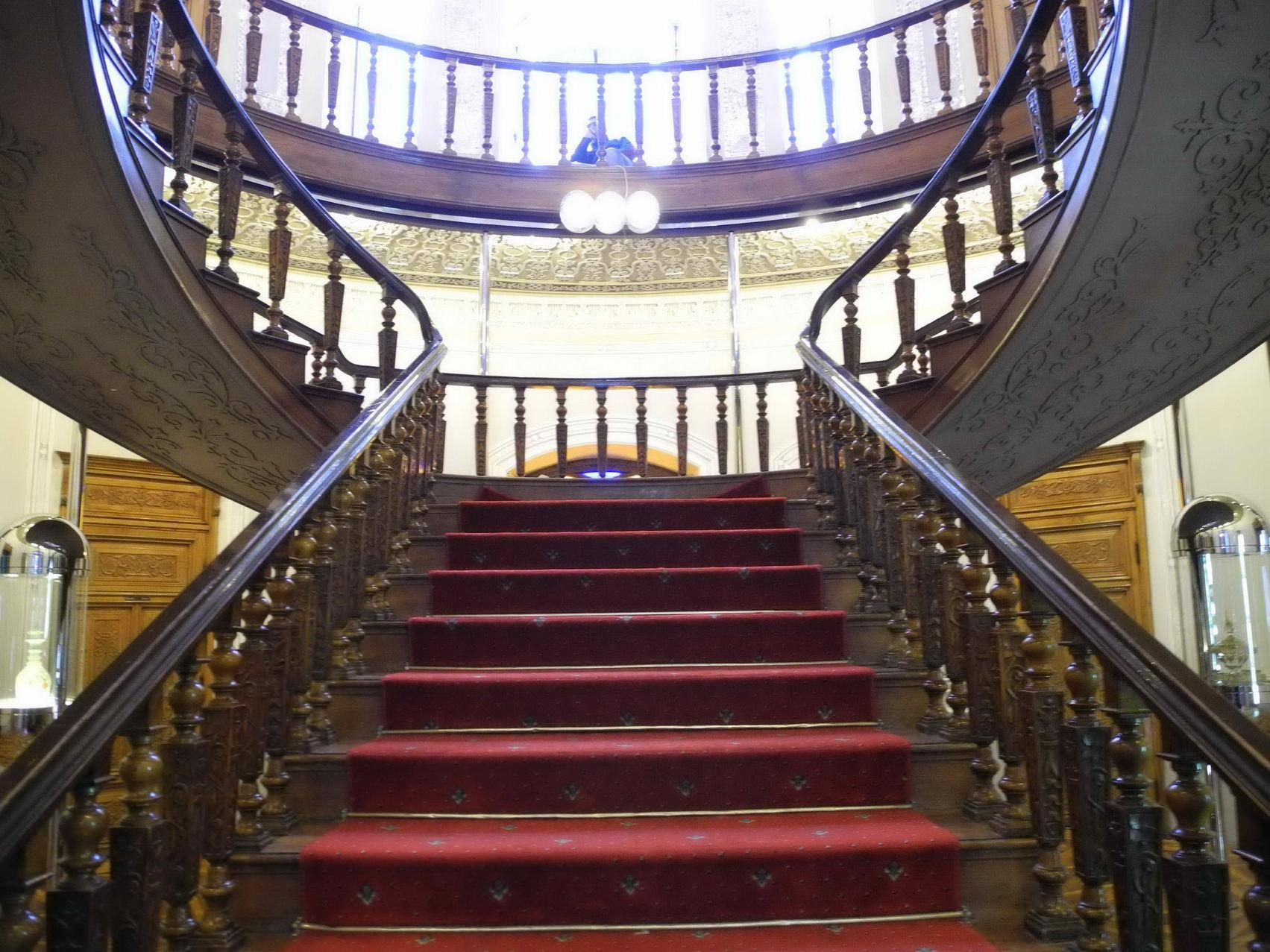 موزه آبگینه تهران ؛ مجموعه ای از ظریفترین آثار ایران خانه قوام السلطنه