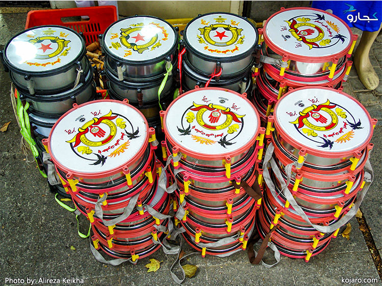 طبل های کوچک عزاداری محرم در بازار پرچم تهران