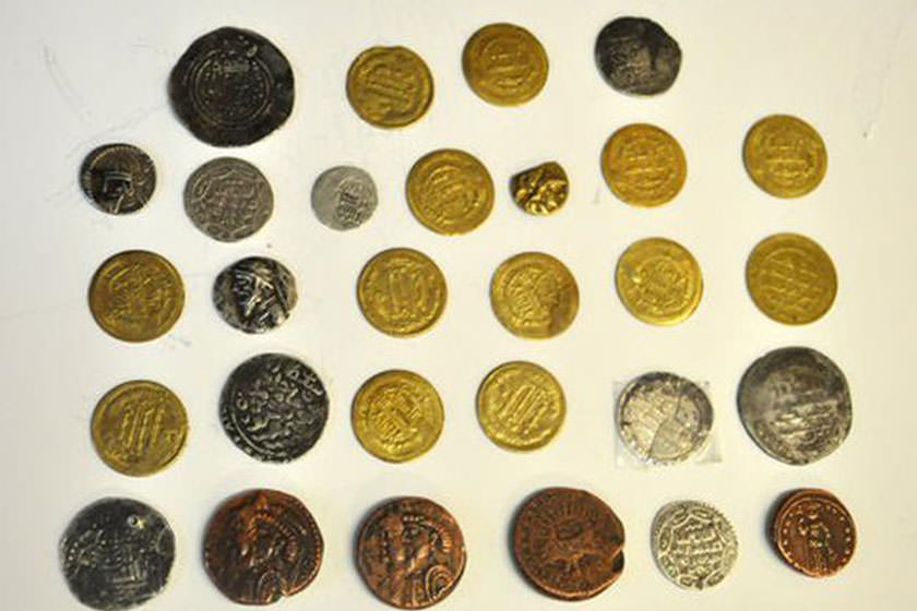 تعدادی سکه تاریخی در خیابان امام جمعه تهران کشف شد