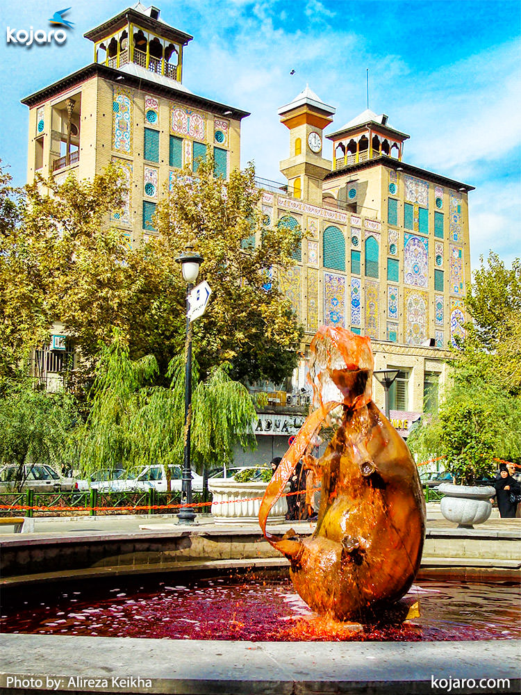 نمای ساختمان شمس العماره از کوچه مروی  در نزدیکی بازار پرچم تهران