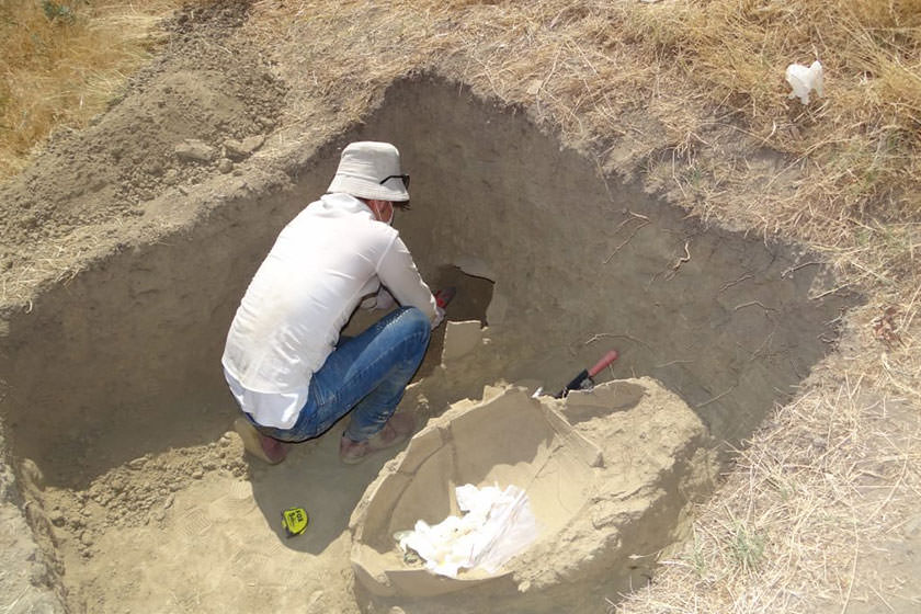 سه گور خمره با بقایایی انسانی در تپه ترخان آباد مریوان کشف شد
