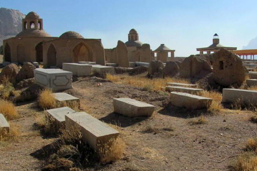 قبرستان پیربکران؛ آرامگاه استرخاتون - کجارو