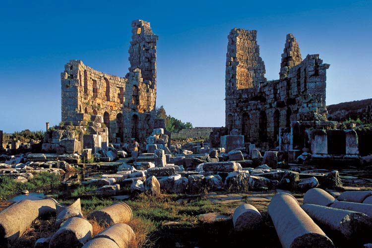 ویرانه های آثار باستانی در پرگه
