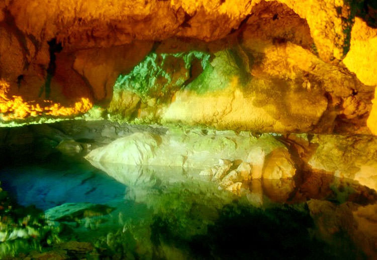 غار کارایین 
