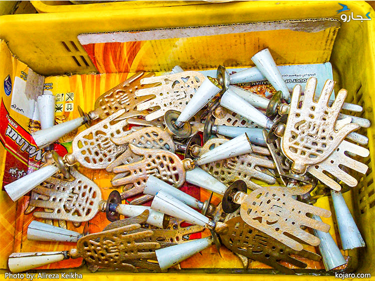 دست عباس و لوازم تعزیه سوگواری امام حسین در بازار پرچم تهران