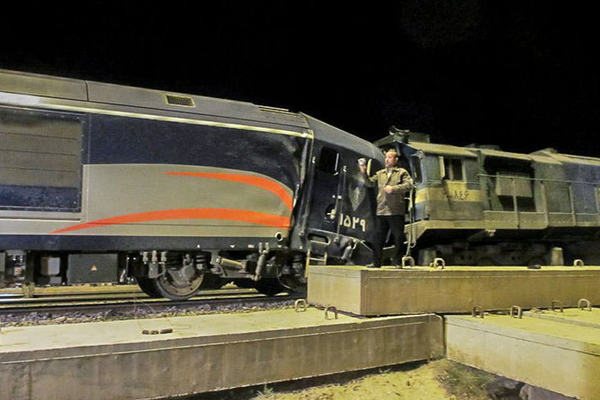 برخورد دو قطار مسافربری در سمنان حادثه ساز شد