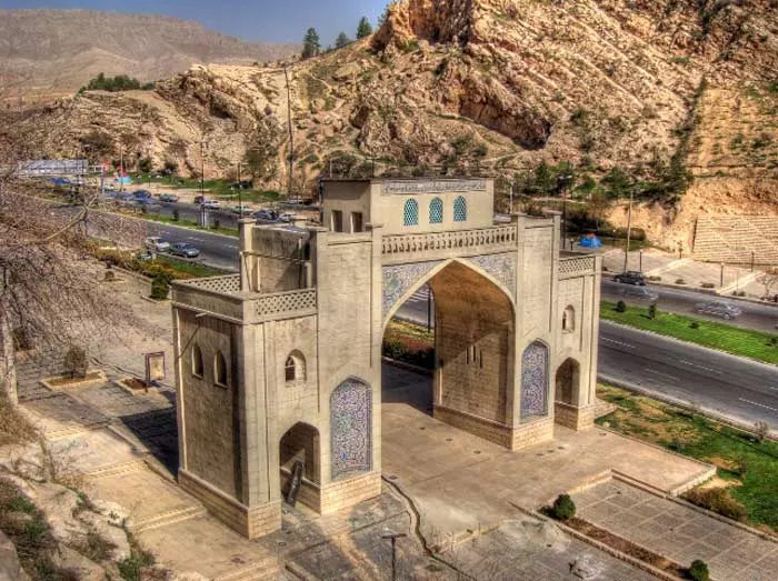 دروازه قرآن در مسیر شیراز به مرودشت