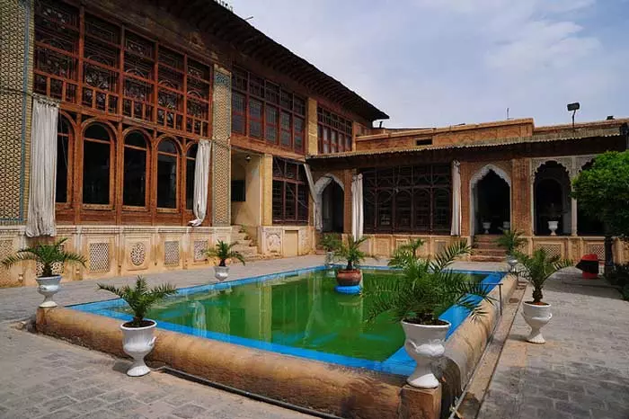 حوض سنتی خانه زینت الملوک شیراز