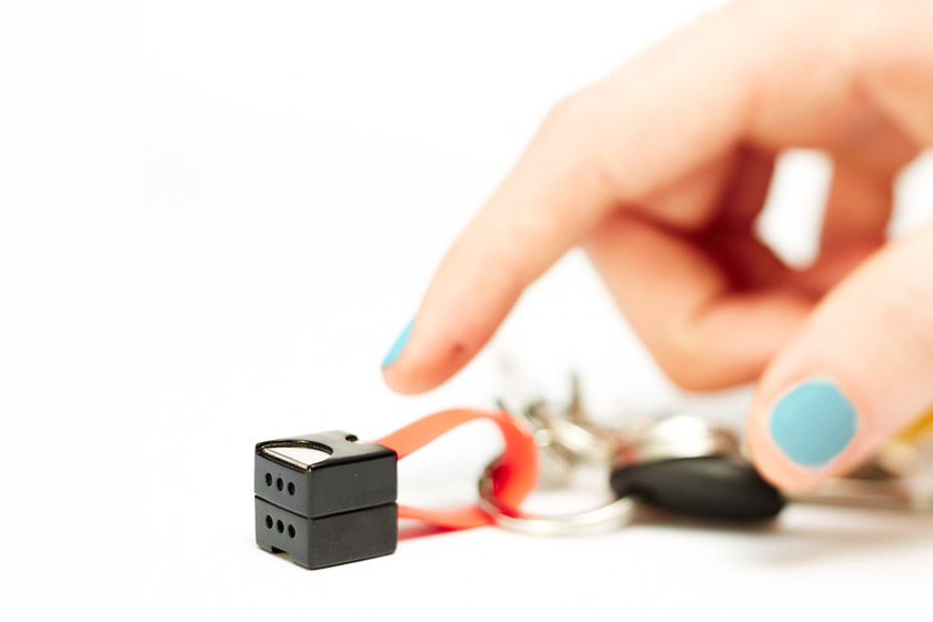 ابزار سفر: کوچکترین شارژر تلفن همراه دنیا