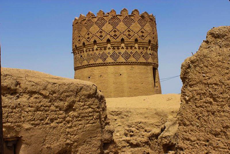 کاروانسرا و برج ارجنان