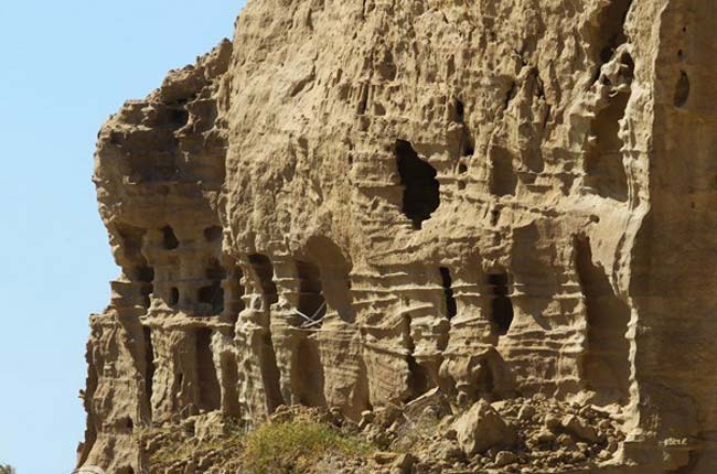 غارهای قدیمی بان مسیتی در ارتفاعات کوه های چابهار