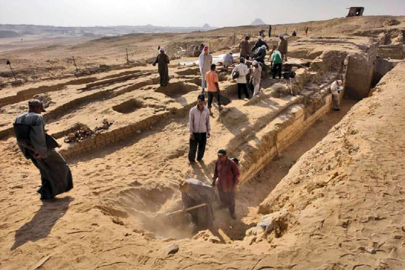 قایقی با قدمت اهرام مصر کشف شد