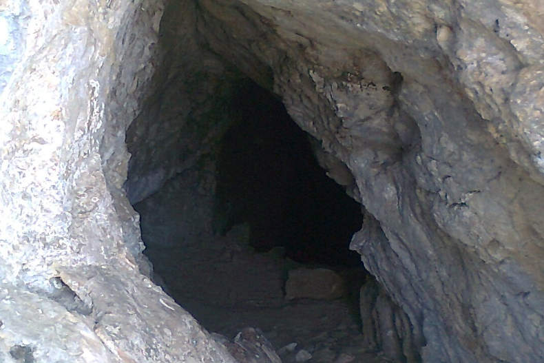 بقایایی از عصر نوسنگی در تپه شیرتل شهرستان الوند کشف شد