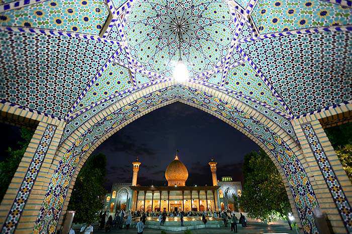 آرامگاه شاهچراغ (ع)، نگین سبز شیراز