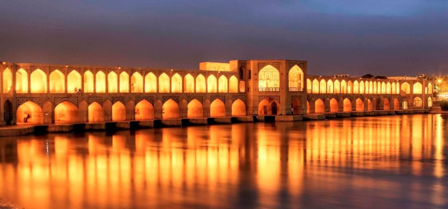 مرمت پل خواجو اصفهان پس از آسیب‌های ناشی از مواد محترقه