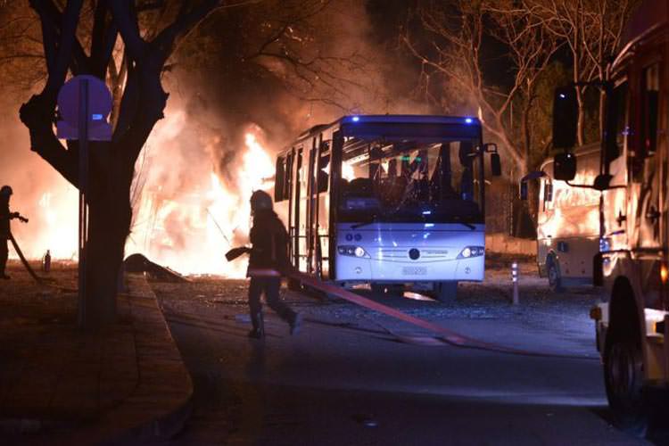 انفجار در آنکارا: ۲۸ کشته و ۶۱ زخمی در سه انفجار تروریستی در پایتخت ترکیه 